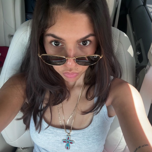 Meet your Posher, Izabella - Picture 1 of 1